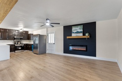 Completely remodeled and move in ready! This 3 bedroom, 2 - photo 19