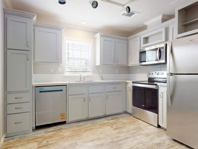 This beautifully crafted 991 square feet Park Model home, built - photo 1