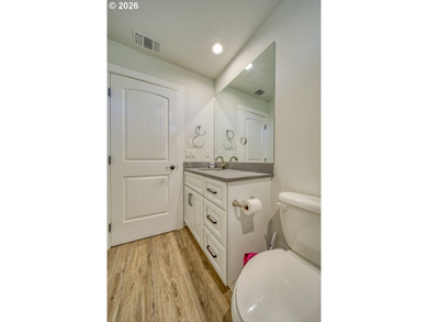 Built in 2021 by a reputable local contractor, this - photo 32