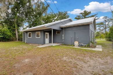Completely remodeled and move in ready! This 3 bedroom, 2 - photo 43
