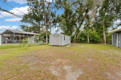 Completely remodeled and move in ready! This 3 bedroom, 2 - photo 44