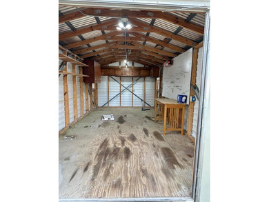 Completely remodeled and move in ready! This 3 bedroom, 2 - photo 45