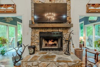 Cozy, yet open with delightful natural daylight and mountain and - photo 3