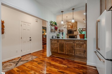 Cozy, yet open with delightful natural daylight and mountain and - photo 8