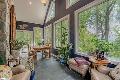 Cozy, yet open with delightful natural daylight and mountain and - photo 10