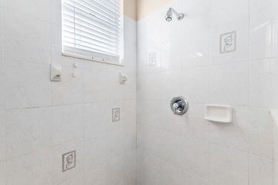 Enjoy privacy and comfort in this 3BR/2BA home with a 2-car - photo 15