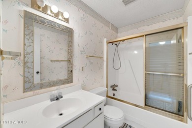 Discover the perfect blend of comfort, style, and resort living - photo 16
