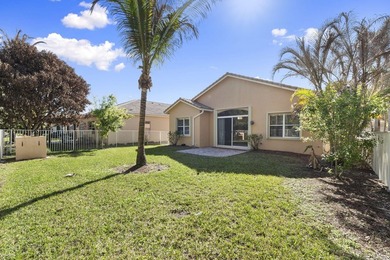 Enjoy privacy and comfort in this 3BR/2BA home with a 2-car - photo 19
