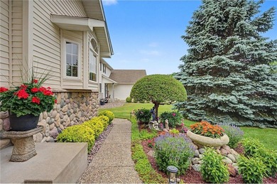**Beautiful Lake Front Home on Lake Orono** Nestled on a quiet - photo 3