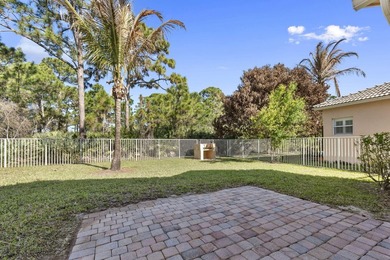 Enjoy privacy and comfort in this 3BR/2BA home with a 2-car - photo 33