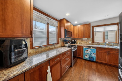 BEAUTIFUL VIEWS & INVITING HOME! - photo 13