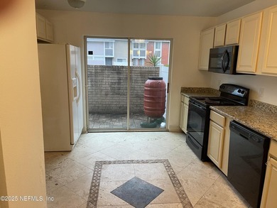 Welcome to this spacious 3 bedrooms spacious townhouse - photo 8