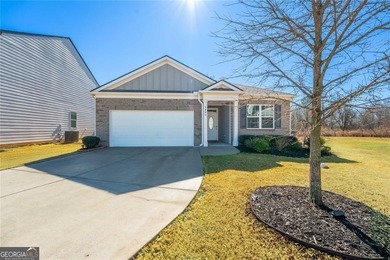 Lake Lanier Home For Sale in Oakwood Georgia