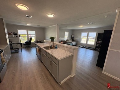 Beautiful 3-bedroom, 2-bathroom home located in Colony Cove, a - photo 12