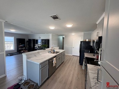 Beautiful 3-bedroom, 2-bathroom home located in Colony Cove, a - photo 13