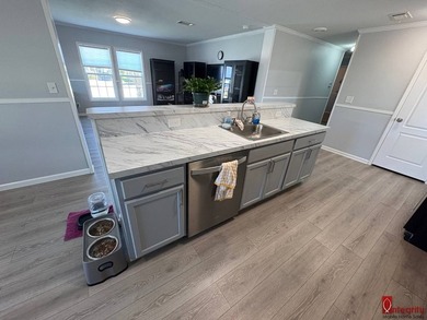 Beautiful 3-bedroom, 2-bathroom home located in Colony Cove, a - photo 14