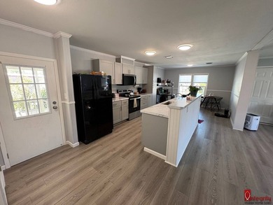 Beautiful 3-bedroom, 2-bathroom home located in Colony Cove, a - photo 16