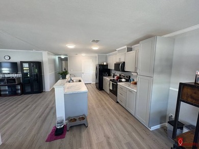 Beautiful 3-bedroom, 2-bathroom home located in Colony Cove, a - photo 17
