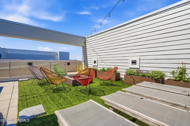 Welcome to this exceptional first floor residence in the heart - photo 39