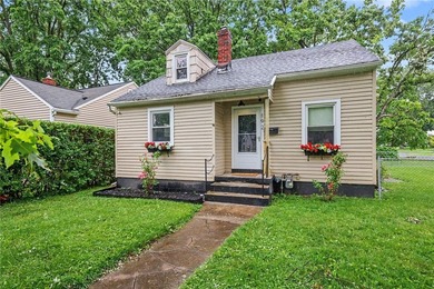 Adorable, affordable, and move-in ready! This charming 3-bedroom - photo 2