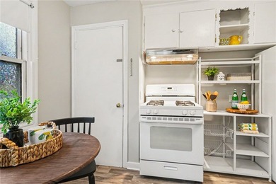 Adorable, affordable, and move-in ready! This charming 3-bedroom - photo 8