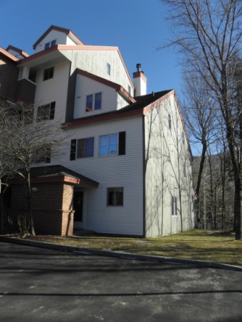 Lake Townhome/Townhouse Off Market in Lincoln, New Hampshire