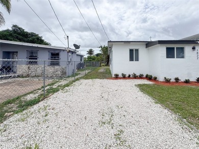 Charming 3-bedroom, 2-bathroom single-family home in the heart - photo 3