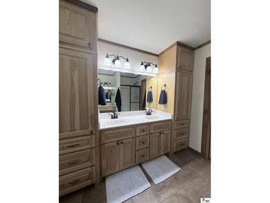 Welcome to the Lake Life. Plenty of room and privacy for you and - photo 21