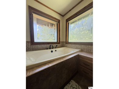 Welcome to the Lake Life. Plenty of room and privacy for you and - photo 22