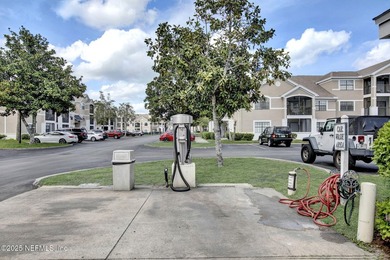 Beautifully updated 2BR/2BA condo in the highly sought-after - photo 23