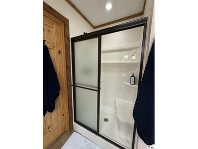 Welcome to the Lake Life. Plenty of room and privacy for you and - photo 24