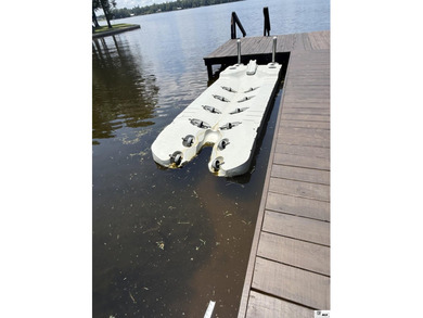 Welcome to the Lake Life. Plenty of room and privacy for you and - photo 42