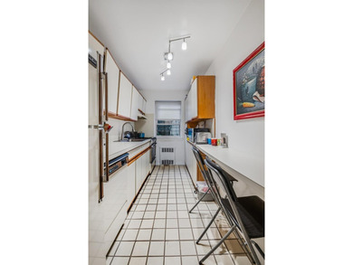 Lovely spacious one bedroom apartment (front facing). Large - photo 9