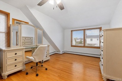 Expanded and rear-dormered Cape featuring 5 spacious bedrooms, 3 - photo 11