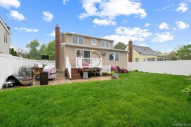 Expanded and rear-dormered Cape featuring 5 spacious bedrooms, 3 - photo 17