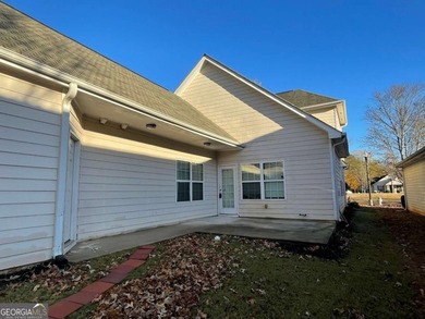 Welcome to your new residence in the coveted Lakes at Cedar - photo 4