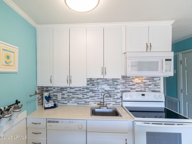 Incredible opportunity for this perfect beach villa! Bright - photo 3