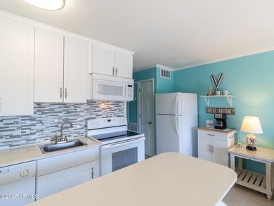 Incredible opportunity for this perfect beach villa! Bright - photo 8