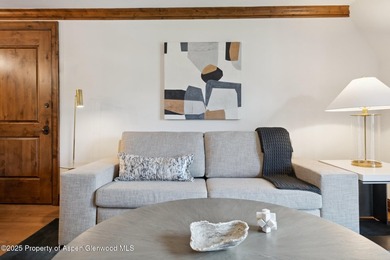 2024 renovations completed (including new decor, furniture - photo 8