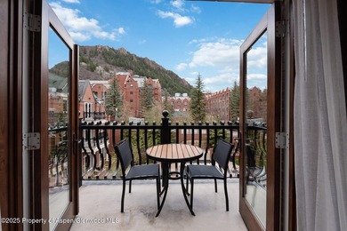 2024 renovations completed (including new decor, furniture - photo 10