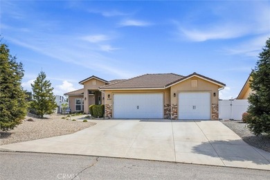 Single-level living, panoramic hill views, privacy, and - photo 2