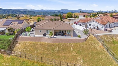 Single-level living, panoramic hill views, privacy, and - photo 7