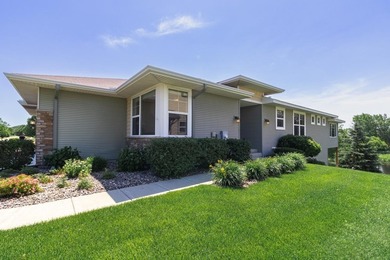 Single-level living with water views and a walk-out basement! - photo 2