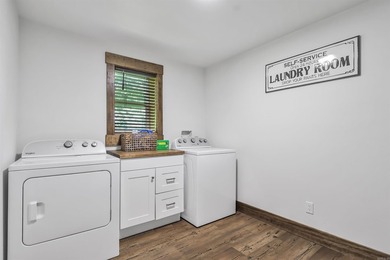This completely remodeled 4 bedroom 2 bath, fully furnished home - photo 27