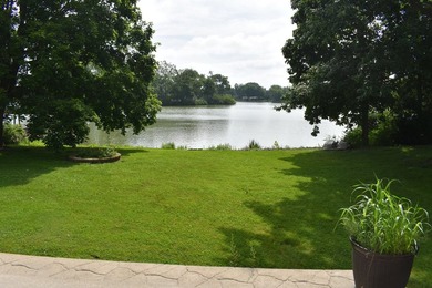 Well cared for, vinyl sided Lakefront home with 94' of frontage - photo 2