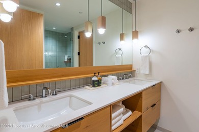 Electric Pass Lodge Residence 503, a pristine 2-bed/2-bath condo - photo 9