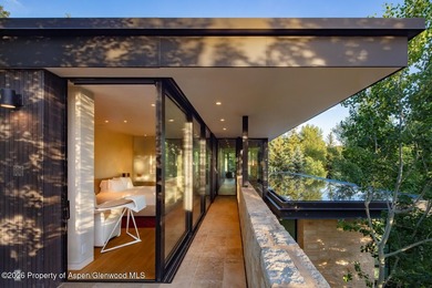 A rare offering on Red Mountain, combining luxury contemporary - photo 7