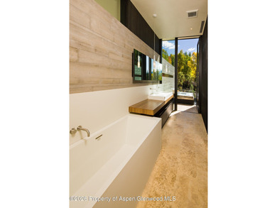 A rare offering on Red Mountain, combining luxury contemporary - photo 9