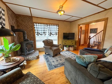 Beautiful 4-bedroom 1.5 bath home close to ATV trails. If you've - photo 11