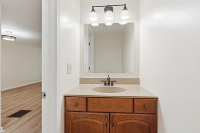This move-in-ready Colchester Village condo offers fresh paint - photo 11